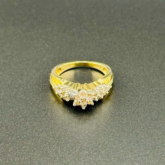 Jewelry - 10K Gold Ladies Beautiful Diamond Cluster Ring Size 5.5 Weighs 4 Gram very clean